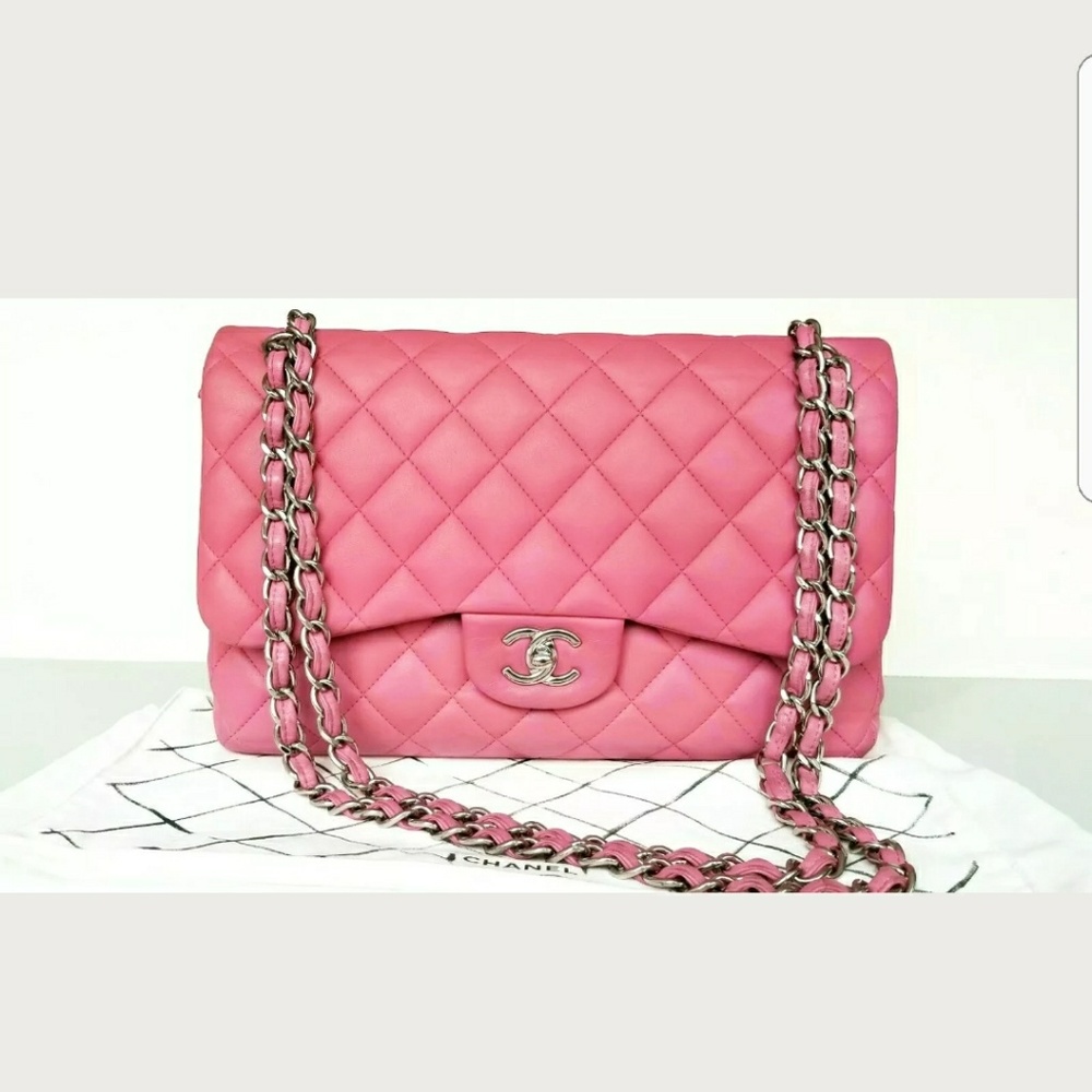CHANEL Classic Jumbo Double Flap bag lambskin